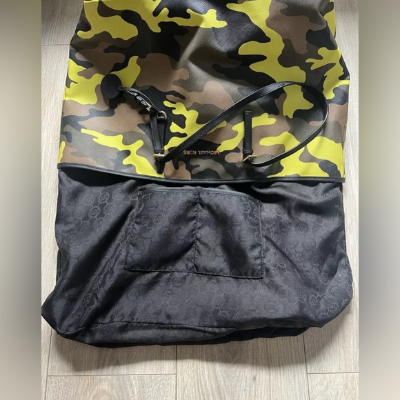 MICHAEL Michael Kors Jet Set Acid Yellow & Brown Camo Tote & Wallet BUNDLE EUC - Picture 9 of 15